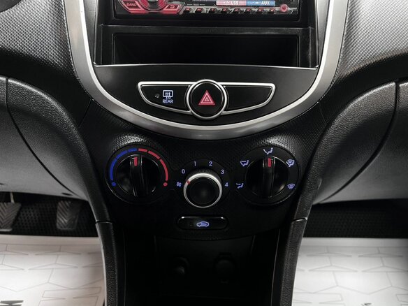 2013 Hyundai Solaris I, чёрный, 690000 рублей - вид 15