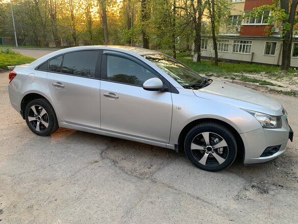 2011 Chevrolet Cruze I, серебристый, 650000 рублей - вид 3