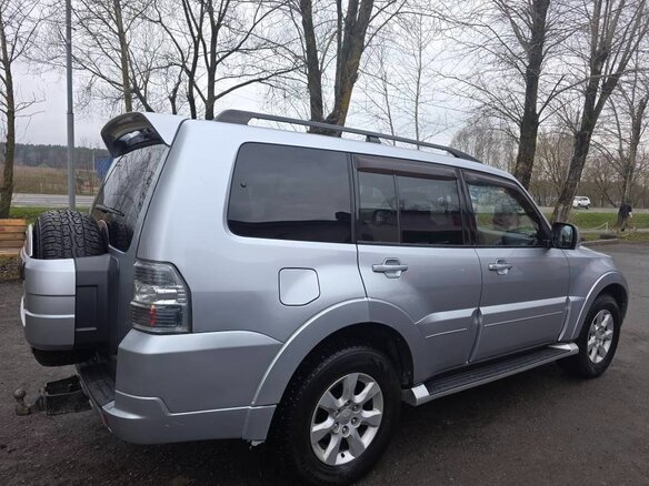 2011 Mitsubishi Pajero IV Рестайлинг 1, серебристый, 2100000 рублей - вид 5