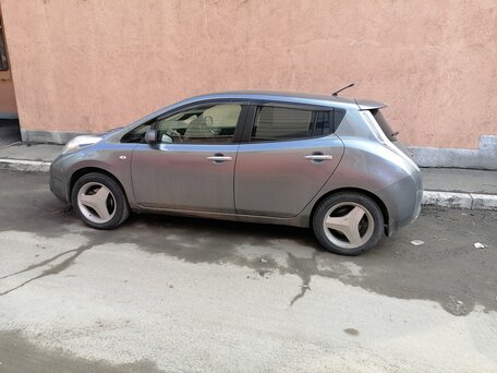 2014 Nissan Leaf (EM57) I (ZE0/AZE0), серый, 1050000 рублей, вид 4