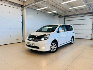 Toyota ISis I Рестайлинг