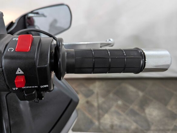 2013 Suzuki Burgman (SkyWave) 650, серебристый, 639000 рублей - вид 11