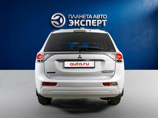 2013 Mitsubishi Outlander III, белый, 1420000 рублей, вид 5