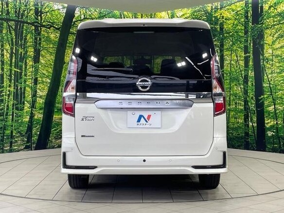 2022 Nissan Serena S-Hybrid V (C27) Рестайлинг, белый, 1616555 рублей - вид 4