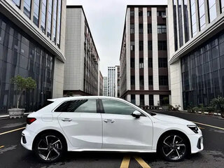 2023 Audi A3 Sportback 35 TFSI IV (8Y), белый, 1870000 рублей, вид 4