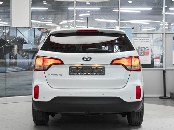 2014 Kia Sorento II Рестайлинг, белый, 1449000 рублей - вид 4