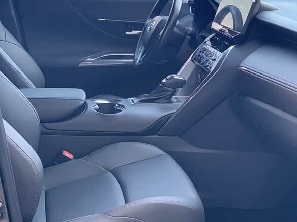 2025 Toyota Venza II, чёрный, 4282000 рублей - вид 10