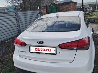 2018 Kia Cerato III Рестайлинг (Classic), белый, 1100000 рублей, вид 4