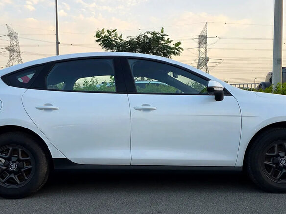 2025 BYD Qin Plus DM-i 128 KM I Рестайлинг, белый, 2950000 рублей - вид 2