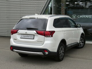 2017 Mitsubishi Outlander III Рестайлинг 2, белый, 1470000 рублей, вид 2