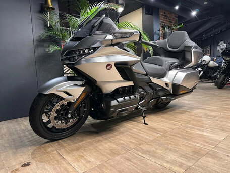 2025 Honda GL 1800 Gold Wing, серебристый, 4200000 рублей, вид 1
