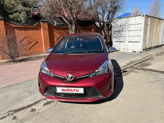 2015 Toyota Vitz III (XP130) Рестайлинг, красный, 900000 рублей, вид 5