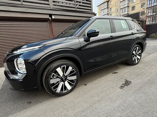 2025 Mitsubishi Outlander IV, чёрный, 6900000 рублей, вид 3