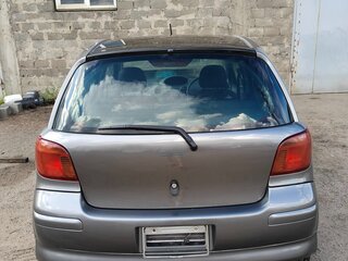 2002 Toyota Vitz I (P10), серый, 370000 рублей, вид 4