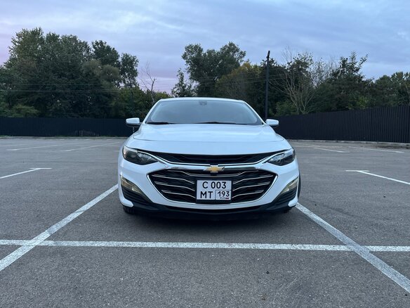 2020 Chevrolet Malibu IX Рестайлинг, белый, 1350000 рублей - вид 2