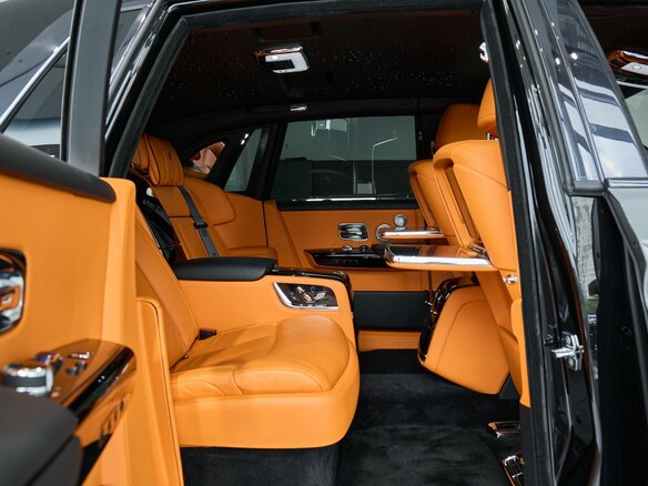 2024 Rolls-Royce Phantom VIII Рестайлинг (Series II), чёрный, 57000000 рублей - вид 15