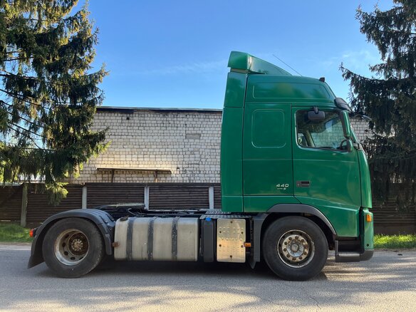 2007 Volvo FH, зелёный, 2450000 рублей - вид 2