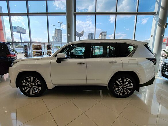 2026 Lexus LX 500d IV, белый, 19200000 рублей - вид 2