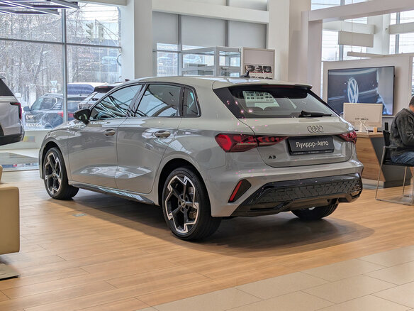 2025 Audi A3 Sportback 35 TFSI IV (8Y) Рестайлинг, серый, 4190000 рублей - вид 4