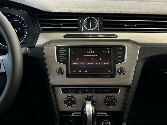 2017 Volkswagen Passat B8, белый, 1519000 рублей - вид 12
