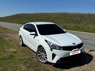 2020 Kia Rio IV Рестайлинг, белый, 1450000 рублей, вид 1