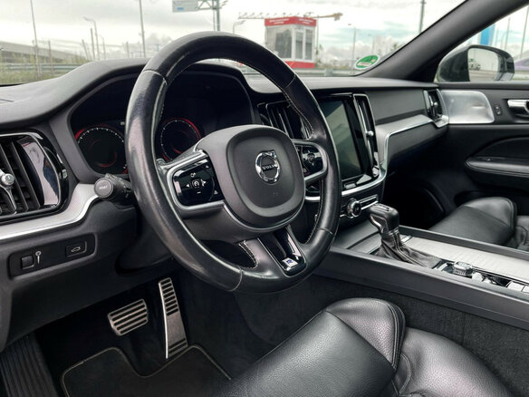2018 Volvo V60 II, белый - вид 12