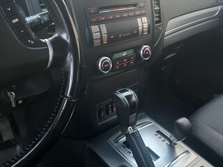 2011 Mitsubishi Pajero IV, серебристый, 1850000 рублей, вид 5