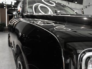 2026 Rolls-Royce Cullinan Black Badge I Рестайлинг (Series II), чёрный, 77000000 рублей, вид 5