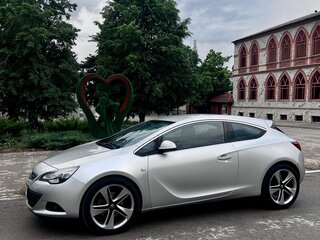 2012 Opel Astra GTC J Рестайлинг, серебристый, 840000 рублей, вид 3