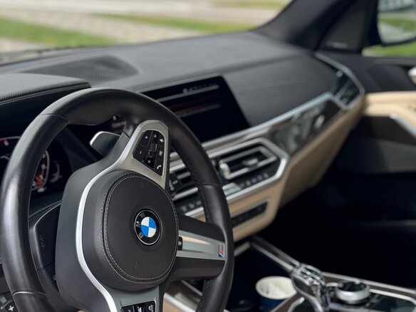 2021 BMW X5 M50i IV (G05/G18), чёрный, 4500000 рублей - вид 8
