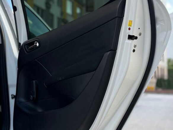 2011 Peugeot 308 I Рестайлинг, белый - вид 21