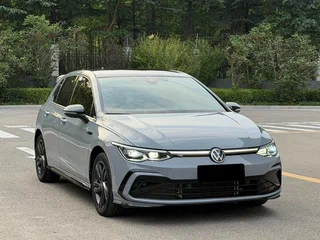2024 Volkswagen Golf VIII, серый, 2850000 рублей, вид 3