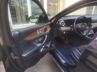 2017 Mercedes-Benz E-Класс 400 V (W213, S213, C238), чёрный, 3000000 рублей, вид 5