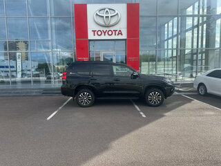2022 Toyota Land Cruiser Prado 150 Series Рестайлинг 3, чёрный, 5980000 рублей, вид 4