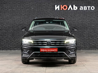 2018 Volkswagen Tiguan II, чёрный, 2605000 рублей, вид 2