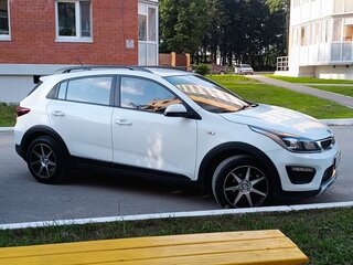 2019 Kia Rio X-Line IV, белый, 1350000 рублей, вид 4