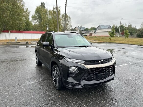 2023 Chevrolet TrailBlazer III, чёрный, 1990000 рублей - вид 2