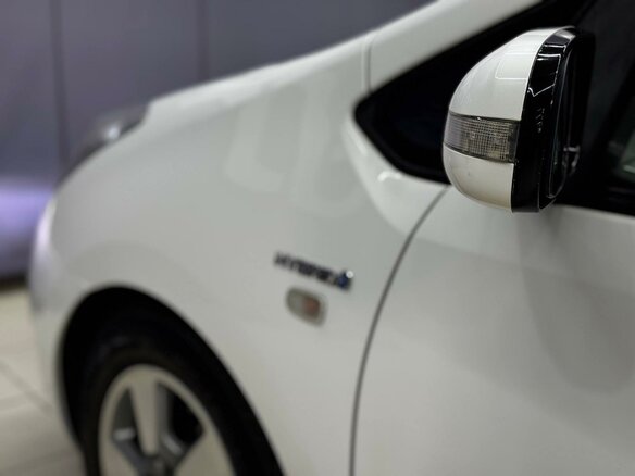 2010 Toyota Prius JDM II Рестайлинг (XW20), белый, 749000 рублей - вид 13