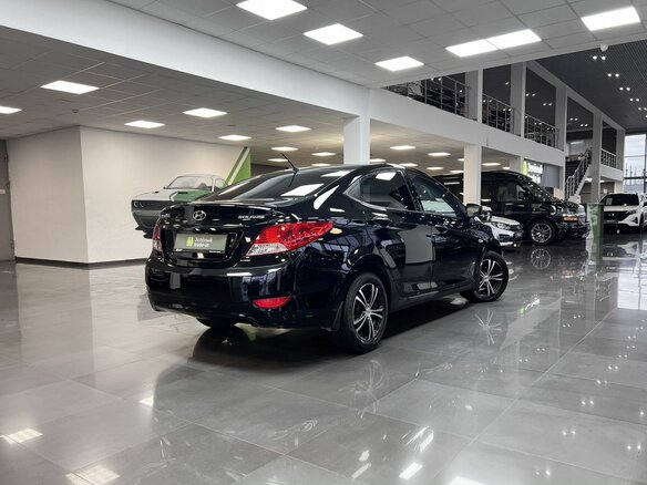 2013 Hyundai Solaris I, чёрный, 690000 рублей - вид 1