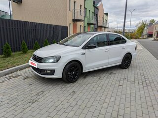 2018 Volkswagen Polo V Рестайлинг, белый, 1155000 рублей, вид 1