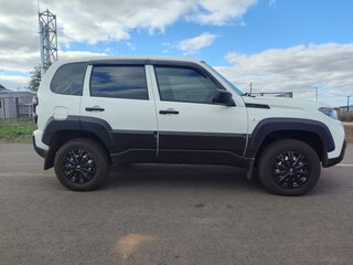 2024 Lada (ВАЗ) Niva Travel I, белый, 1160000 рублей, вид 2