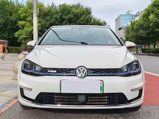 2020 Volkswagen e-Golf VII Рестайлинг, белый, 1335000 рублей, вид 2