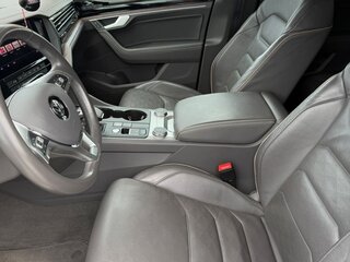 2019 Volkswagen Touareg III, чёрный, 5300000 рублей, вид 5
