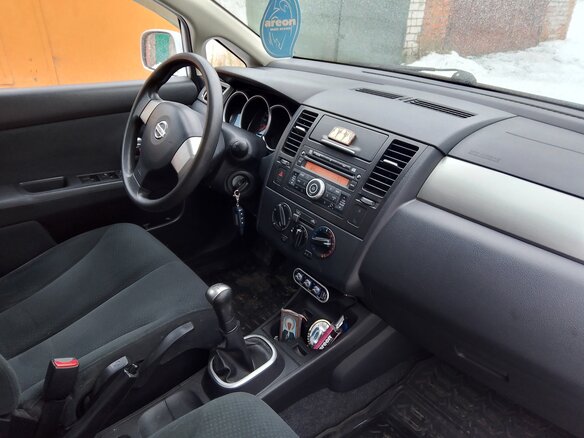 2013 Nissan Tiida I Рестайлинг, серебристый, 820000 рублей - вид 6