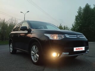 2014 Mitsubishi Outlander III Рестайлинг, чёрный, 1410000 рублей, вид 3