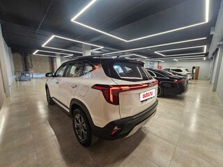 2026 Kia Seltos I Рестайлинг, белый, 1880000 рублей, вид 4