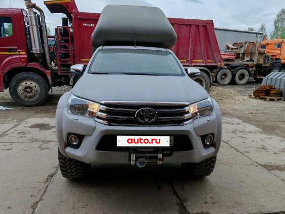 2016 Toyota Hilux VIII, чёрный, 8000000 рублей - вид 1