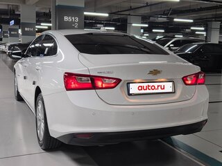 2021 Chevrolet Malibu IX Рестайлинг, белый, 1350071 рублей, вид 4