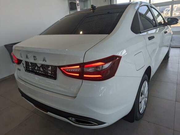 2026 Lada (ВАЗ) Vesta I Рестайлинг (NG), белый - вид 4