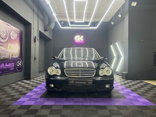 2004 Mercedes-Benz C-Класс 230 II (W203) Рестайлинг, чёрный, 490000 рублей, вид 2